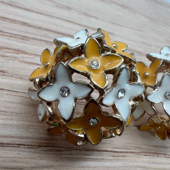 Floral Crystal rhinestone Stud Earrings - Picture 2 of 4